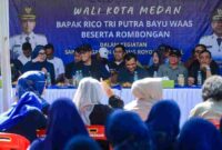 Rico Waas saat kegiatan Sapa Warga yang dirangkai dengan gotong royong di Jalan Pahlawan, Kecamatan Medan Perjuangan, Sabtu, 30 Mei 2026.