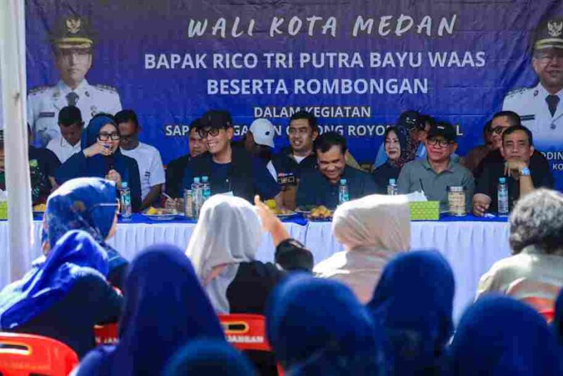 Rico Waas saat kegiatan Sapa Warga yang dirangkai dengan gotong royong di Jalan Pahlawan, Kecamatan Medan Perjuangan, Sabtu, 30 Mei 2026.