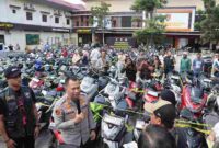 Kapolrestabes Medan, Kombes Pol. Dr. Jean Calvijn Simanjuntak, S.I.K., M.H., saat memimpin konferensi pers di Lapangan Apel Polrestabes Medan, Sabtu, 30 Mei 2026.