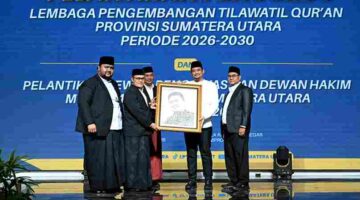 Pengukuhkan Pengurus Lembaga Pengembangan Tilawatil Quran (LPTQ) Provinsi Sumatera Utara periode 2026–2030 sekaligus melantik Dewan Pengawas dan Dewan Hakim MTQ ke-40 Provinsi Sumut di Aula Raja Inal Siregar, Kantor Gubernur Sumut, Jalan Diponegoro Nomor 30, Medan, Minggu (14/6/2026).