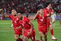 Sejumlah Pemain Timnas U19 Indonesia melakukan selebrasi usai berhasil mencetak gol lewat tendangan pinalti Evandra (6) pada Pertandingan Sepak Bola Piala AFF U19 antara Indonesia melawan Vietnam di Stadion Utama Sumatera Utara, Minggu Malam (7/6/2026). Indonesia berhasil menang melawan Vietnam dengan skor akhir 2-1.