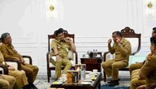Gubernur Sumatera Utara (Sumut) Bobby Nasution menerima Audiensi Bupati Karo Antonius Ginting beserta jajarannya di ruang kerja Gubernur, lantai 10 Kantor Gubernur Sumut, Jalan Diponegoro, Medan, Senin (22/6/2026).