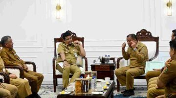 Gubernur Sumatera Utara (Sumut) Bobby Nasution menerima Audiensi Bupati Karo Antonius Ginting beserta jajarannya di ruang kerja Gubernur, lantai 10 Kantor Gubernur Sumut, Jalan Diponegoro, Medan, Senin (22/6/2026).