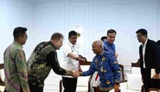 Gubernur Sumatera Utara (Sumut) Muhammad Bobby Afif Nasution, Bersama Wakil Gubernur Sumut Surya, serta sejumlah Organisasi Perangkat Daerah (OPD) Pemprov Sumut menerima audiensi Duta Besar Finlandia untuk Indonesia, Pekka Kaihilahti, di ruang kerja Gubernur, Lantai 10 Kantor Gubernur Sumut, Jalan Diponegoro 30, Medan, Rabu (17/6/2026).