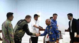 Gubernur Sumatera Utara (Sumut) Muhammad Bobby Afif Nasution, Bersama Wakil Gubernur Sumut Surya, serta sejumlah Organisasi Perangkat Daerah (OPD) Pemprov Sumut menerima audiensi Duta Besar Finlandia untuk Indonesia, Pekka Kaihilahti, di ruang kerja Gubernur, Lantai 10 Kantor Gubernur Sumut, Jalan Diponegoro 30, Medan, Rabu (17/6/2026).