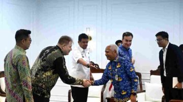 Gubernur Sumatera Utara (Sumut) Muhammad Bobby Afif Nasution, Bersama Wakil Gubernur Sumut Surya, serta sejumlah Organisasi Perangkat Daerah (OPD) Pemprov Sumut menerima audiensi Duta Besar Finlandia untuk Indonesia, Pekka Kaihilahti, di ruang kerja Gubernur, Lantai 10 Kantor Gubernur Sumut, Jalan Diponegoro 30, Medan, Rabu (17/6/2026).