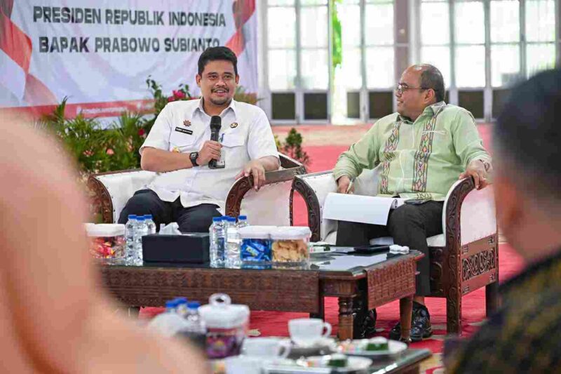 Gubernur Sumut Bobby Nasution menerima audiensi Walikota Padangsidimpuan Letnan Dalimunthe di Aula Tengku Rizal Nurdin, Rumah Dinas Gubernur Sumut, Jalan Sudirman No. 41, Medan, Selasa (23/6/2026). 