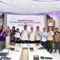 Sekretaris Dinas Komunikasi dan Informatikan Provinsi Sumatera Utara (Sumut) didampingi Kepala Bidang Informasi dan Komunikasi Publik (IKP) Porman Mahulae saat menerima kunjungan tim Pengelola Informasi dan Dokumentasi (PPID)  Sekretariat Jenderal Dewan Perwakilan Rakyat Republik Indonesia di Aula Transparansi, Kantor Dinas Komunikasi dan Informatika Sumut, Jalan HM Said, Medan, Selasa (23/6/2026).
