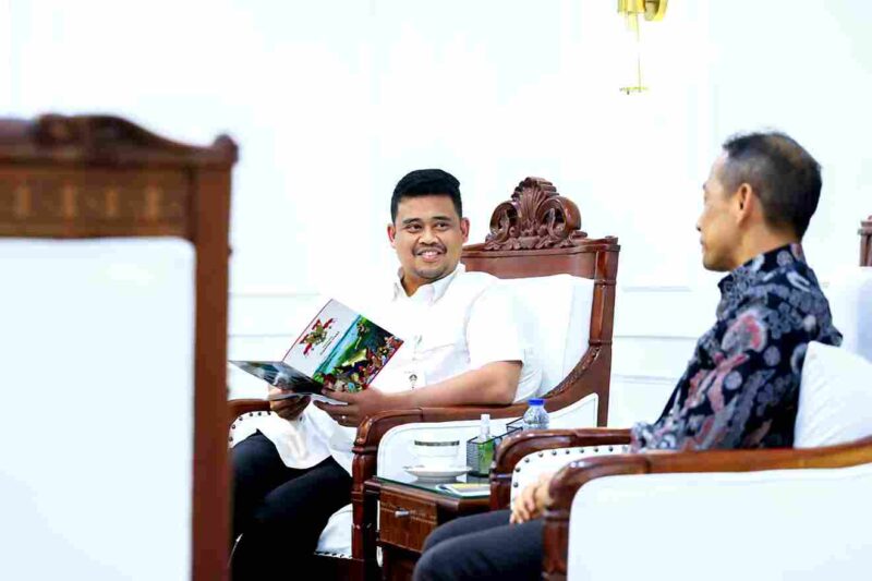 Gubernur Sumatera Utara (Sumut) Muhammad Bobby Afif Nasution menerima audiensi Kepala Otoritas Jasa Keuangan (OJK)  Sumut Triyoga Laksito beserta jajaran di ruang kerja  Gubernur Sumut, Jalan P. Diponegoro, Medan, Rabu (3/6/2026).