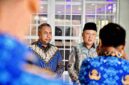 Ketua Tim Seleksi (Timsel) Calon Anggota Komisioner Komisi Informasi (KI) Sumatera Utara (Sumut) periode 2026–2030 Hatta Ridho, didampingi Asisten Administrasi Umum Setdaprov Sumut Muhamad Suib yang juga anggota Timsel melaksanakan tahapan wawancara Calon Anggota Komisioner KI Sumut periode 2026–2030 di Kantor Dinas Komunikasi dan Informatika Sumut, Jalan HM Said, Medan, Rabu (17/6/2026).