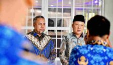 Ketua Tim Seleksi (Timsel) Calon Anggota Komisioner Komisi Informasi (KI) Sumatera Utara (Sumut) periode 2026–2030 Hatta Ridho, didampingi Asisten Administrasi Umum Setdaprov Sumut Muhamad Suib yang juga anggota Timsel melaksanakan tahapan wawancara Calon Anggota Komisioner KI Sumut periode 2026–2030 di Kantor Dinas Komunikasi dan Informatika Sumut, Jalan HM Said, Medan, Rabu (17/6/2026).