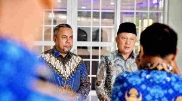 Ketua Tim Seleksi (Timsel) Calon Anggota Komisioner Komisi Informasi (KI) Sumatera Utara (Sumut) periode 2026–2030 Hatta Ridho, didampingi Asisten Administrasi Umum Setdaprov Sumut Muhamad Suib yang juga anggota Timsel melaksanakan tahapan wawancara Calon Anggota Komisioner KI Sumut periode 2026–2030 di Kantor Dinas Komunikasi dan Informatika Sumut, Jalan HM Said, Medan, Rabu (17/6/2026).