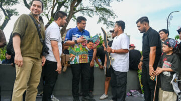 Gubernur Sumut, Bobby Nasution menghadiri Go Skateboarding Day 2026 yang diselenggarakan di Skate Plaza Lapangan Merdeka Medan, Minggu (21/6/2026). 