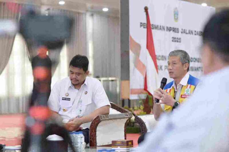 Gubernur Sumatera Utara (Sumut) Bobby Nasution menghadiri secara daring Peresmian Inpres Jalan Daerah TA 2025 oleh Presiden RI Prabowo Subianto dari Kabupaten Sampang, Madura, Jawa Timur melalui aplikasi Zoom meeting di Aula Tengku Rizal Nurdin Jalan Jenderal Sudirman Kota Medan, Selasa (23/6/2026). 