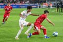 Pesepak Bola Myanmar U19 Myo Khant Kyaw (kiri) mencoba merebut bola di kaki Pesepak Bola Indonesia U19 Amar Brkic (kanan) pada pertandingan Sepak Bola Piala AFF U19 di Stadion Utama Sumatera Utara, Kabupaten Deli Serdang, Senin Malam (1/6/2026). Timnas Indonesia U19 berhasil menang dengan skor akhir 3-0.