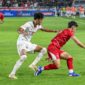 Pesepak Bola Myanmar U19 Myo Khant Kyaw (kiri) mencoba merebut bola di kaki Pesepak Bola Indonesia U19 Amar Brkic (kanan) pada pertandingan Sepak Bola Piala AFF U19 di Stadion Utama Sumatera Utara, Kabupaten Deli Serdang, Senin Malam (1/6/2026). Timnas Indonesia U19 berhasil menang dengan skor akhir 3-0.