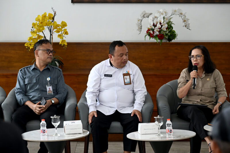 Pemerintah Provinsi Sumatera Utara (Sumut) melalui Kepala Biro Ekonomi Setdaprovsu Poppy Marulita Hutagalung dan Kepala Badan Pusat Statistik (BPS) Sumut Asim Saputra, melakukan Konferensi Pers terkait pertumbuhan ekonomi triwulan I Tahun 2026 Provinsi Sumatera Utara. Kegiatan ini difasilitasi Dinas Kominfo Sumut berlangsung di Lobby Dekranasda Lantai 1 Kantor Gubernur Sumut Jalan Diponegoro 30 Kota Medan, Selasa (9/6/2026).