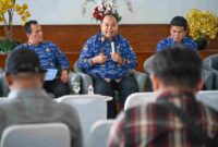 Kepala Bagian Kerjasama Biro Pemerintahan dan Otonomi Daerah Setdaprov Sumut, Ahmad Yamin saat konferensi pers terkait Program Prioritas, Proyek Strategis dan Kegiatan Unggulan OPD di Anjungan Dekranasda, lantai 1 Kantor Gubernur Sumut, Jalan Diponegoro No. 30, Medan, Rabu (17/6/2026).