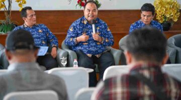 Kepala Bagian Kerjasama Biro Pemerintahan dan Otonomi Daerah Setdaprov Sumut, Ahmad Yamin saat konferensi pers terkait Program Prioritas, Proyek Strategis dan Kegiatan Unggulan OPD di Anjungan Dekranasda, lantai 1 Kantor Gubernur Sumut, Jalan Diponegoro No. 30, Medan, Rabu (17/6/2026).