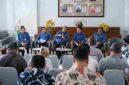 Kepala Bagian Kerjasama Biro Pemerintahan dan Otonomi Daerah Setdaprov Sumut, Ahmad Yamin saat konferensi pers terkait Program Prioritas, Proyek Strategis dan Kegiatan Unggulan OPD di Lobby Dekranasda, lantai 1 Kantor Gubernur Sumut, Jalan Diponegoro No. 30, Medan, Rabu (17/6/2026). 