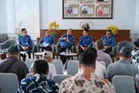Kepala Bagian Kerjasama Biro Pemerintahan dan Otonomi Daerah Setdaprov Sumut, Ahmad Yamin saat konferensi pers terkait Program Prioritas, Proyek Strategis dan Kegiatan Unggulan OPD di Lobby Dekranasda, lantai 1 Kantor Gubernur Sumut, Jalan Diponegoro No. 30, Medan, Rabu (17/6/2026). 