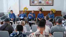 Kepala Bagian Kerjasama Biro Pemerintahan dan Otonomi Daerah Setdaprov Sumut, Ahmad Yamin saat konferensi pers terkait Program Prioritas, Proyek Strategis dan Kegiatan Unggulan OPD di Lobby Dekranasda, lantai 1 Kantor Gubernur Sumut, Jalan Diponegoro No. 30, Medan, Rabu (17/6/2026). 