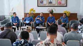 Kepala Bagian Kerjasama Biro Pemerintahan dan Otonomi Daerah Setdaprov Sumut, Ahmad Yamin saat konferensi pers terkait Program Prioritas, Proyek Strategis dan Kegiatan Unggulan OPD di Lobby Dekranasda, lantai 1 Kantor Gubernur Sumut, Jalan Diponegoro No. 30, Medan, Rabu (17/6/2026). 