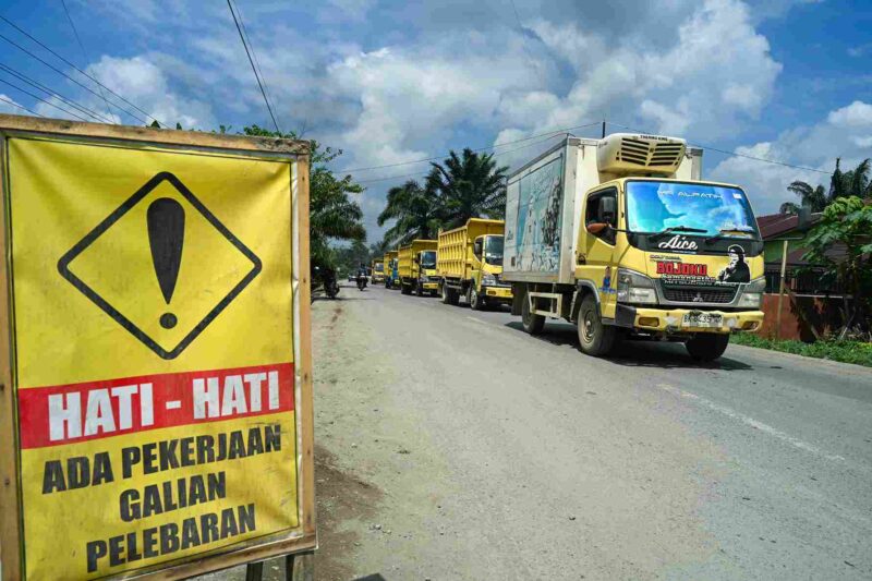 Pemprov Sumut mulai memperbaiki dan memperlebar jalan strategis sepanjang 10 kilometer di Labuhanbatu.