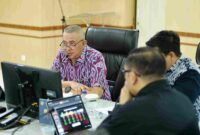 FOTO
Pj. Sekretaris Daerah Provinsi Sumatera Utara (Sumut) Sulaiman Harahap memimpin Rapat Finalisasi Event Trail of The Kings-Lake Toba By UTMB 2026 di Ruang Rapat 1 Lantai 2 Kantor Gubernur Sumut Jalan Diponegoro Kota Medan, Jumat (5/6/2026).