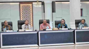 Penjabat (Pj) Sekretaris Daerah Provinsi (Sekdaprov) Sumatera Utara (Sumut) Sulaiman Harahap membuka Rapat Koordinasi Sinkronisasi  Entry Data Dukungan Pemerintah Kabupaten / Kota terhadap Program Hasil Terbaik Cepat (PHTC), Program Strategis Daerah (PSD) dan Bantuan Keuangan Provinsi (BKP) Sumut T.A 2026 di Aula Raja Inal Siregar Kantor Gubernur Sumut Jalan Diponegoro Nomor 30 Medan, Kamis (18/6/2026).