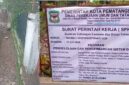 Saluran yang telah digali (Kiri), Foto Plank Proyek (Kanan).
