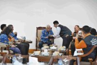 Wakil Gubernur (Wagub) Sumatera Utara (Sumut) Surya menerima kedatangan Petugas Sensus Ekonomi dari Badan Pusat Statistik (BPS) Provinsi Sumut di ruang kerja, Kantor Gubernur Sumut, Jalan Diponegoro Nomor 30, Medan, Rabu (17/6/2026). 