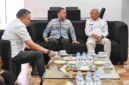Wakil Gubernur Sumatera Utara (Sumut) Surya menyambut kunjungan kerja Menteri Kependudukan dan Pembangunan Keluarga/Kepala BKKBN Suhaji, di Service Lounge Bandara Internasional Kualanamu, Deliserdang, Selasa (2/6/2026). 