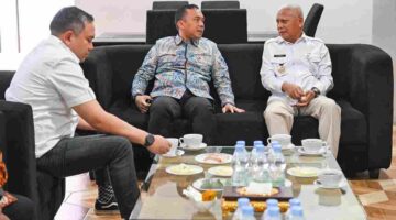 Wakil Gubernur Sumatera Utara (Sumut) Surya menyambut kunjungan kerja Menteri Kependudukan dan Pembangunan Keluarga/Kepala BKKBN Suhaji, di Service Lounge Bandara Internasional Kualanamu, Deliserdang, Selasa (2/6/2026). 