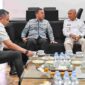 Wakil Gubernur Sumatera Utara (Sumut) Surya menyambut kunjungan kerja Menteri Kependudukan dan Pembangunan Keluarga/Kepala BKKBN Suhaji, di Service Lounge Bandara Internasional Kualanamu, Deliserdang, Selasa (2/6/2026). 