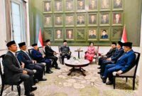 Wapres Gibran mendampingi Presiden Prabowo saat bertemu Mantan Presiden dan Mantan Wakil Presiden RI. 