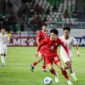 Salah satu pemain U-19 sedang menggiring bola pada ajang Piala AFF U-19 di Sumatera Utara 2026.