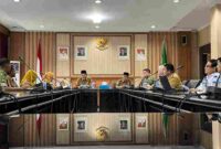 Rapat evaluasi Program Cetak Sawah Rakyat Tahun 2025 sekaligus membahas percepatan penyelesaian persoalan irigasi yang masih menghambat optimalisasi lahan pertanian di Kabupaten Rejang Lebong. Rapat berlangsung di Ruang Rapat Merah Putih Kantor Gubernur Bengkulu, Senin (2/6/2026).