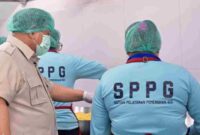 Presiden Prabowo Subianto meninjau langsung Satuan Pelayanan Pemenuhan Gizi (SPPG) di Palmerah, Jakarta, pada Selasa, 2 Juni 2026.