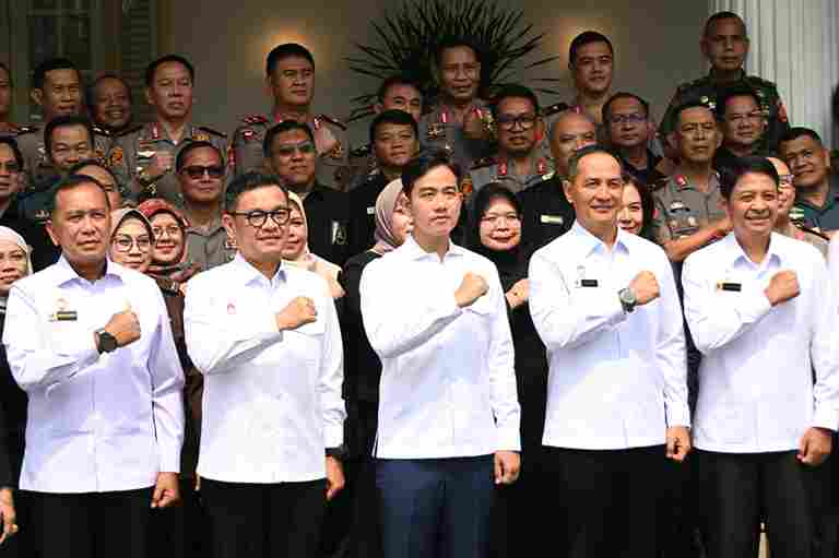Wapres Gibran Rakabuming saat foto bersama peserta lemhanas.