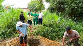 Pemakamkan jenazah perempuan tanpa identitas yang ditemukan di Sungai Bah Bolon setelah keluarga dan identitas korban tak ditemukan.