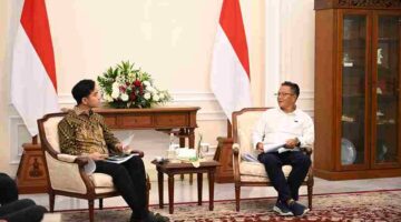 Wakil Presiden (Wapres) Gibran Rakabuming saat menerima Yayasan Widya Cahaya Nusantara di Kabupaten Asmat, Papua Selatan,di Istana Wakil Presiden, Jakarta Pusat, Kamis (4/6/2026).