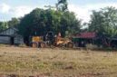 Alat berat sedang melaksanakan perataan tanah. (Foto : Dalian bancin)