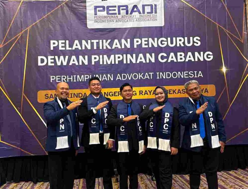 Foto bersama usai acara Pelantikam Subandria Nuka sebagai Ketua Perhimpunan Advokat Indonesia Bekasi Raya. (Foto: M Rifqi-atapkota)