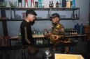 Saat salah seorang bartender salah satu THM ditanyain oleh salah seorang personil tim gabungan.