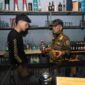 Saat salah seorang bartender salah satu THM ditanyain oleh salah seorang personil tim gabungan.
