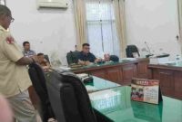 Suasana Ruang Komisi I DPRD Kota Pematangsiantar, terlihat Ketua Komisi I Robin Manurung saat memimpin RDP dan menunggu kedatangan pihak PT SHK.