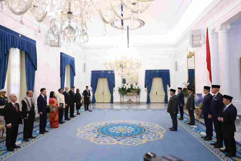 Presiden Prabowo Subianto menerima surat kepercayaan dari 8 duta besar negara sahabat di Istana Kepresidenan Jakarta. (Foto: Ist)