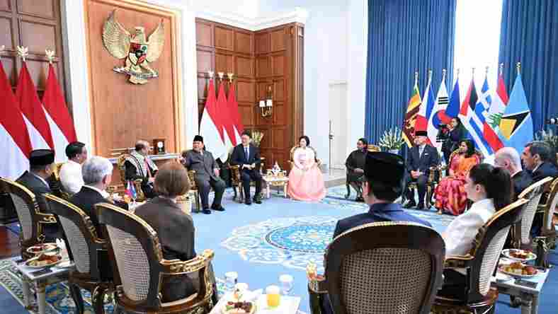 Presiden Prabowo Subianto menerima delapan duta besar luar biasa dan berkuasa penuh (LBBP) negara-negara sahabat pada Senin, 8 Juni 2026, di Istana Merdeka, Jakarta. Foto: BPMI Setpres