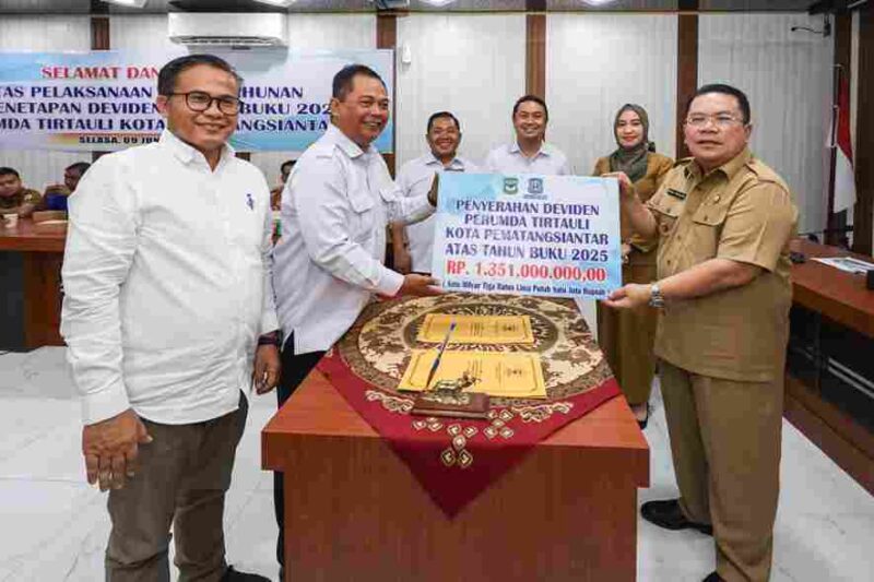 Wali Kota Pematangsiantar Wesly Silalahi SH MKn selaku Kuasa Pemilik Modal (KPM) menghadiri Rapat Laporan Tahunan Perumda Air Minum Tirta Uli dan Penetapan Dividen Tahun Buku 2025. Rapat berlangsung di Aula Kantor Perumda Air Minum Tirta Uli, Jalan Porsea Kelurahan Teladan Kecamatan Siantar Barat, Selasa (09/06/2026).
